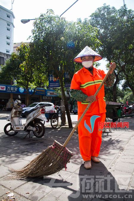 烈日下清洁工