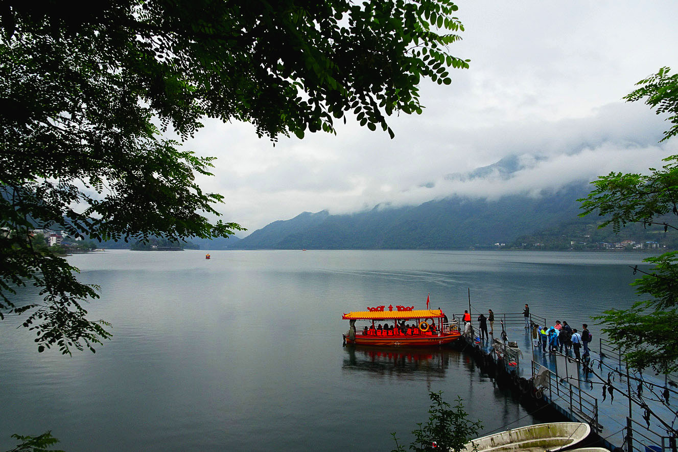 雨雾马湖