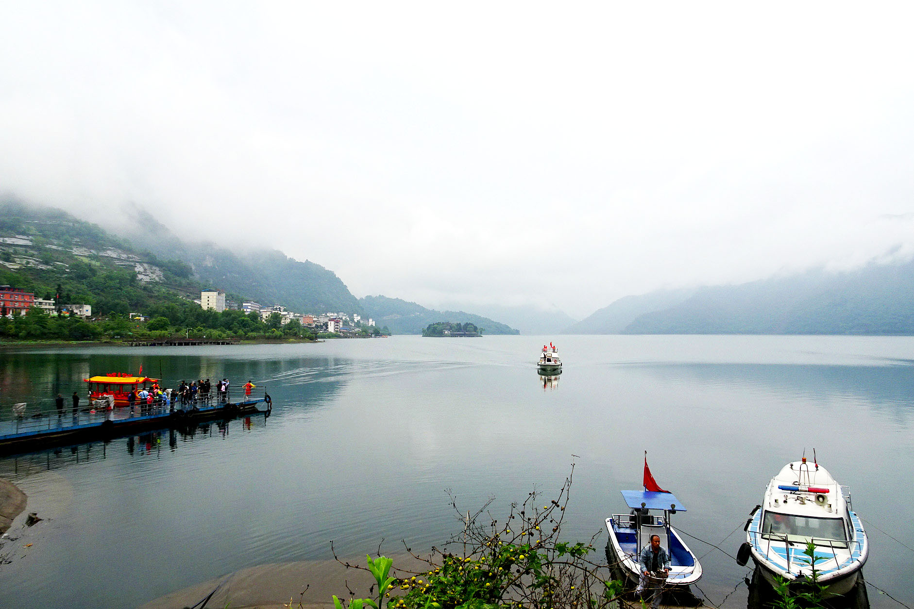 雨雾马湖