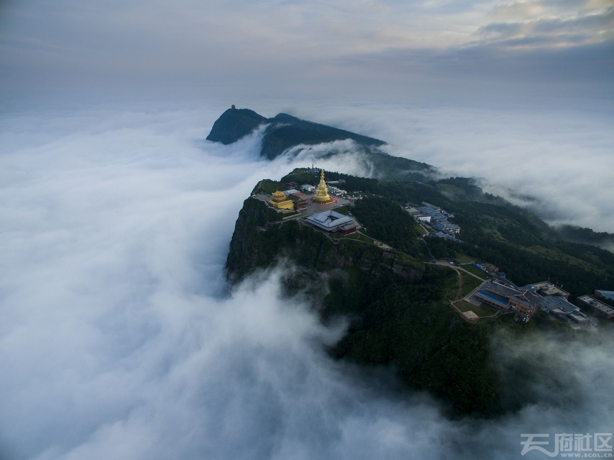 峨眉山全景图图片