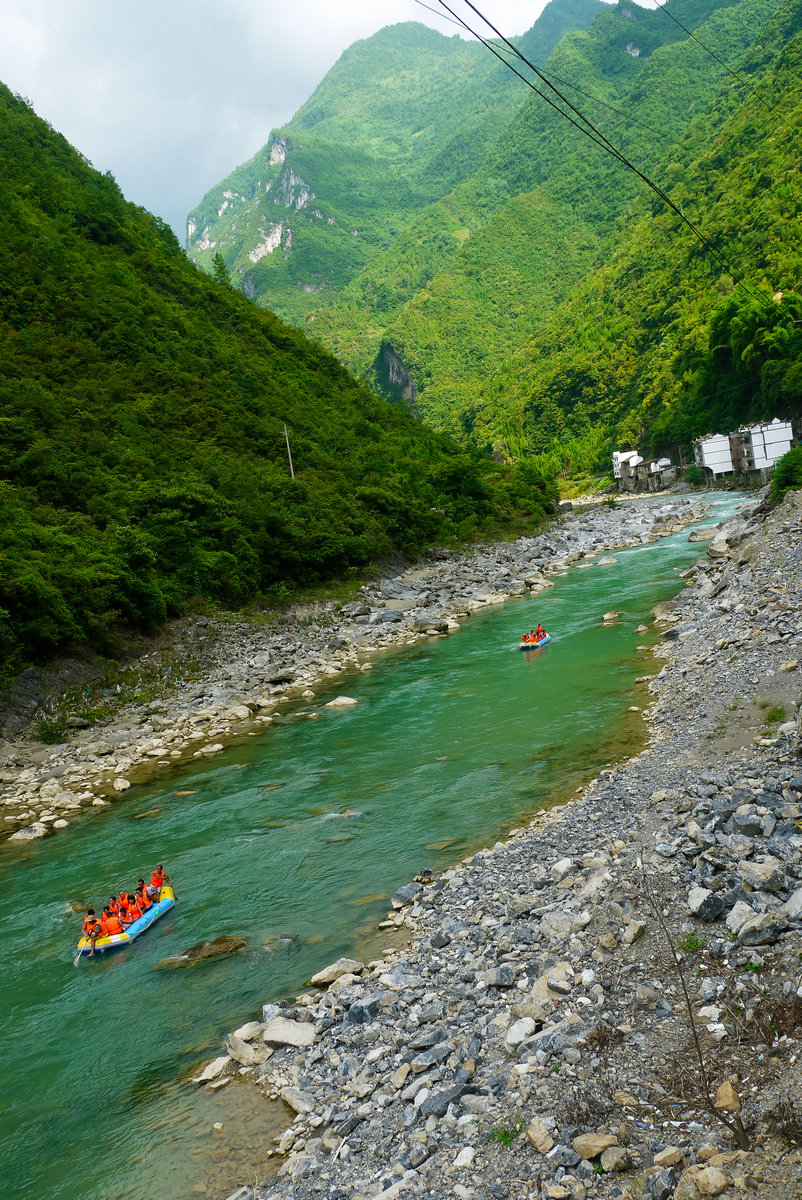 巴山大峡谷漂流图片