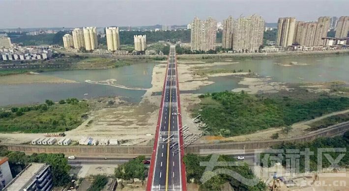 科學城大橋 俗稱涪江二橋,1992年開始修建,1995年2月,建成通車.