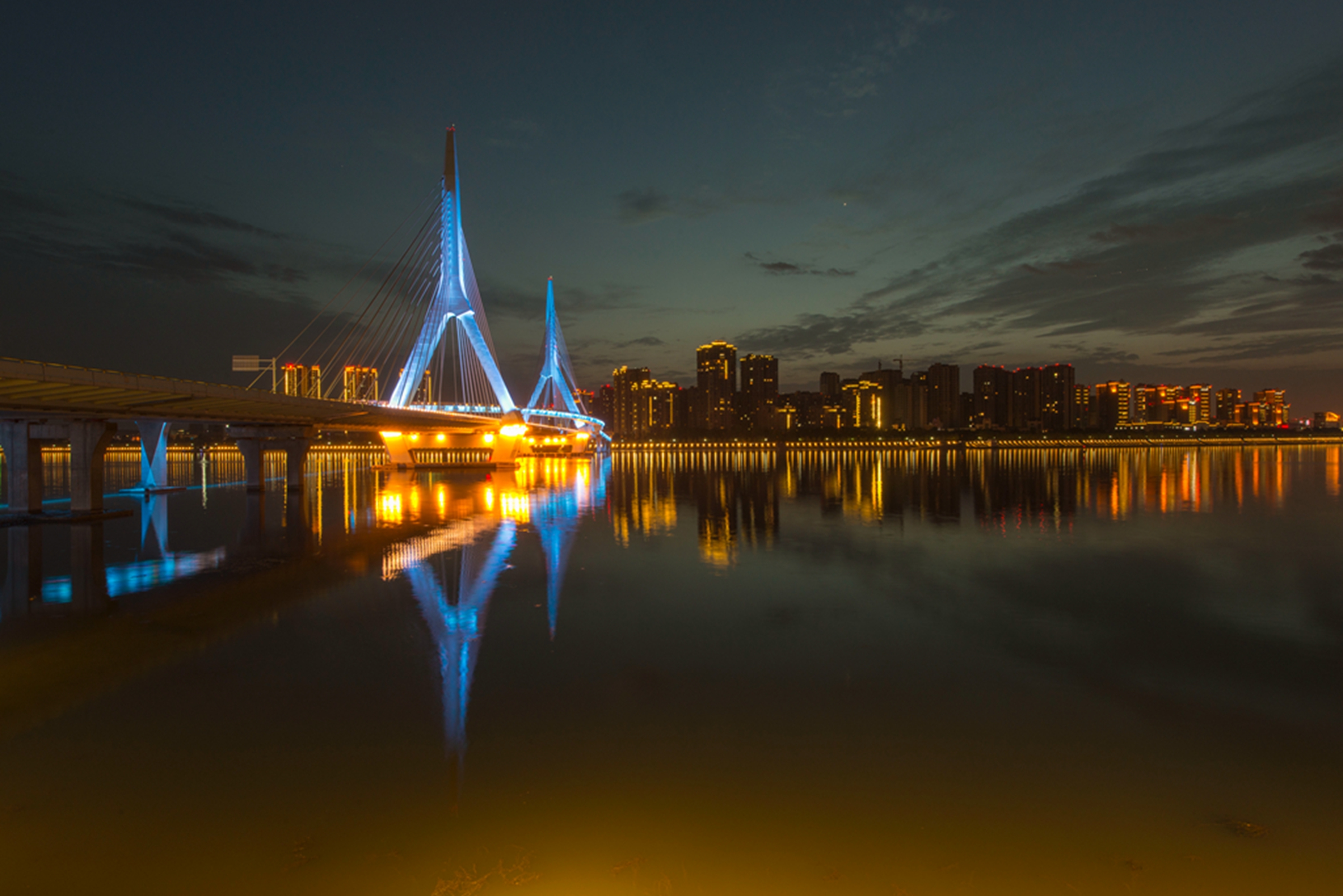 绵阳一号桥夜景图片