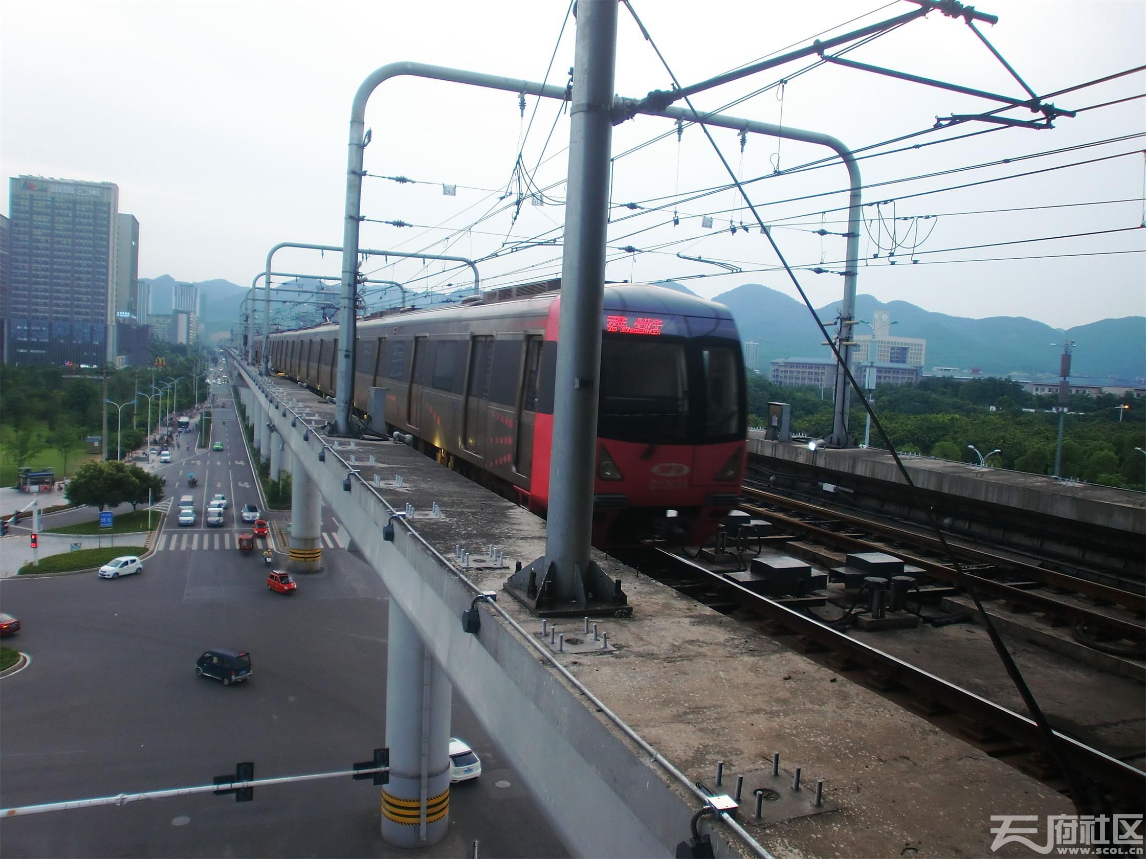 重庆市郊铁路轨道交通铜潼遂段建设座谈会召开并签署协议