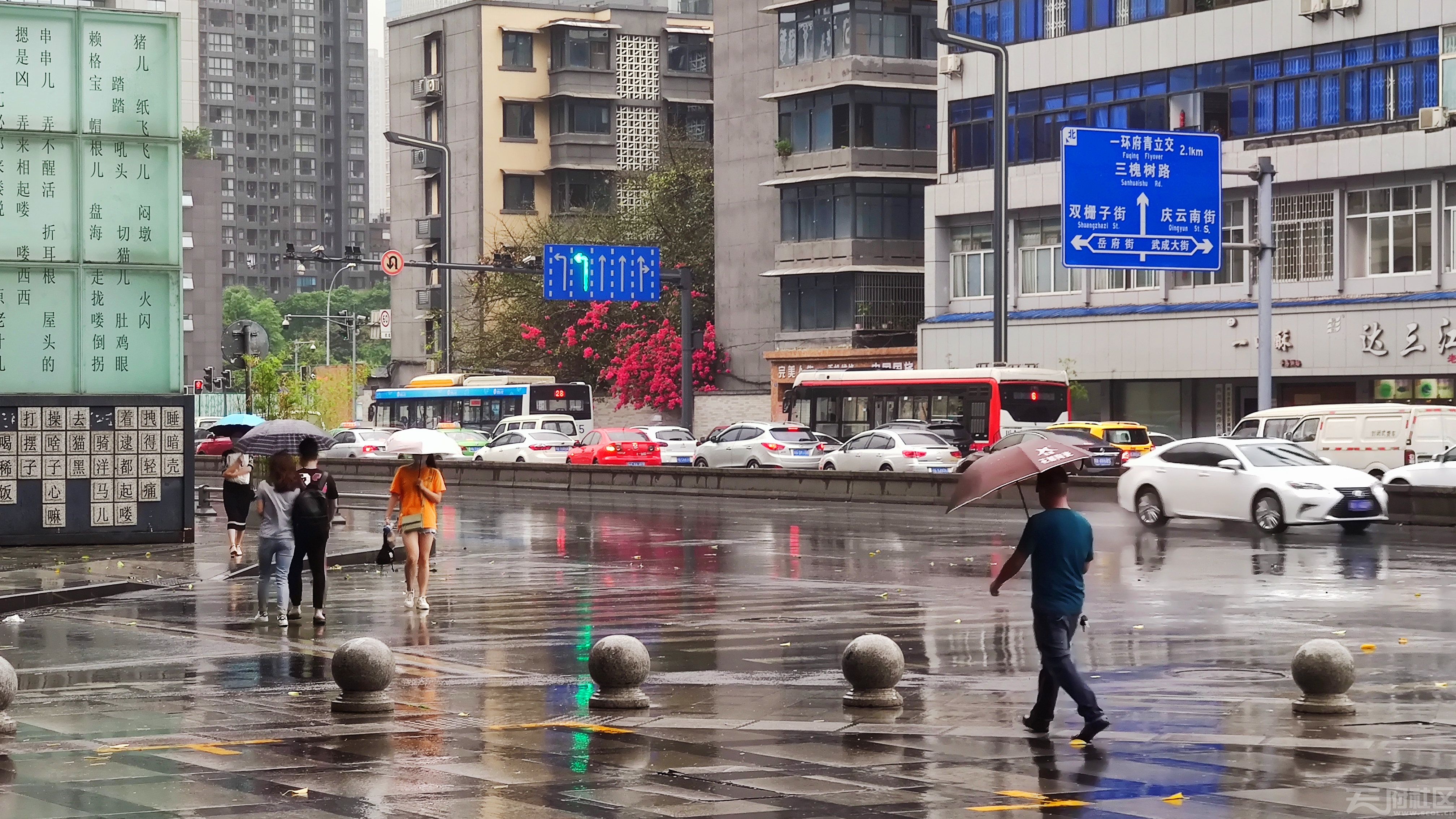 給這燥熱的天氣降降溫