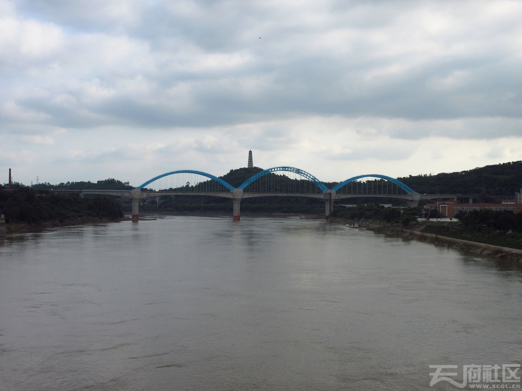 内江老沱江大桥以及新建的复线桥今日胜利通车了新图40张慢慢观赏
