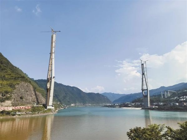 四川在建最高索塔、最大跨径斜拉桥主塔封顶